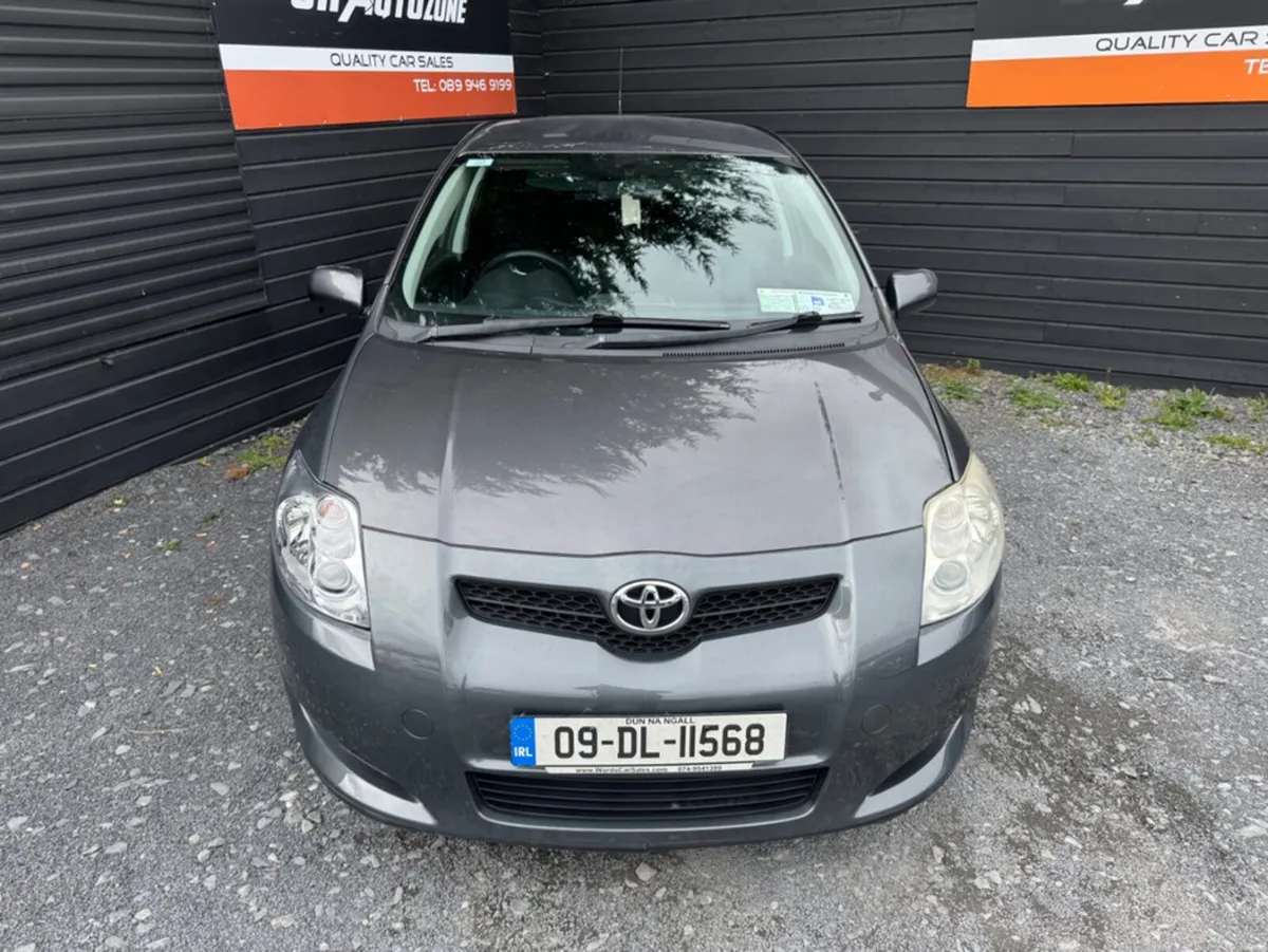 Toyota Auris D-4D TR 1.4 5DR AUTO - Image 2