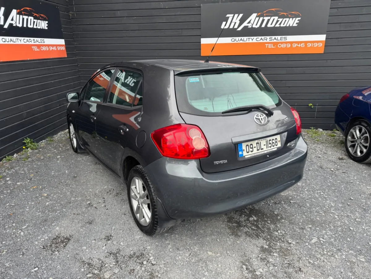 Toyota Auris D-4D TR 1.4 5DR AUTO - Image 4