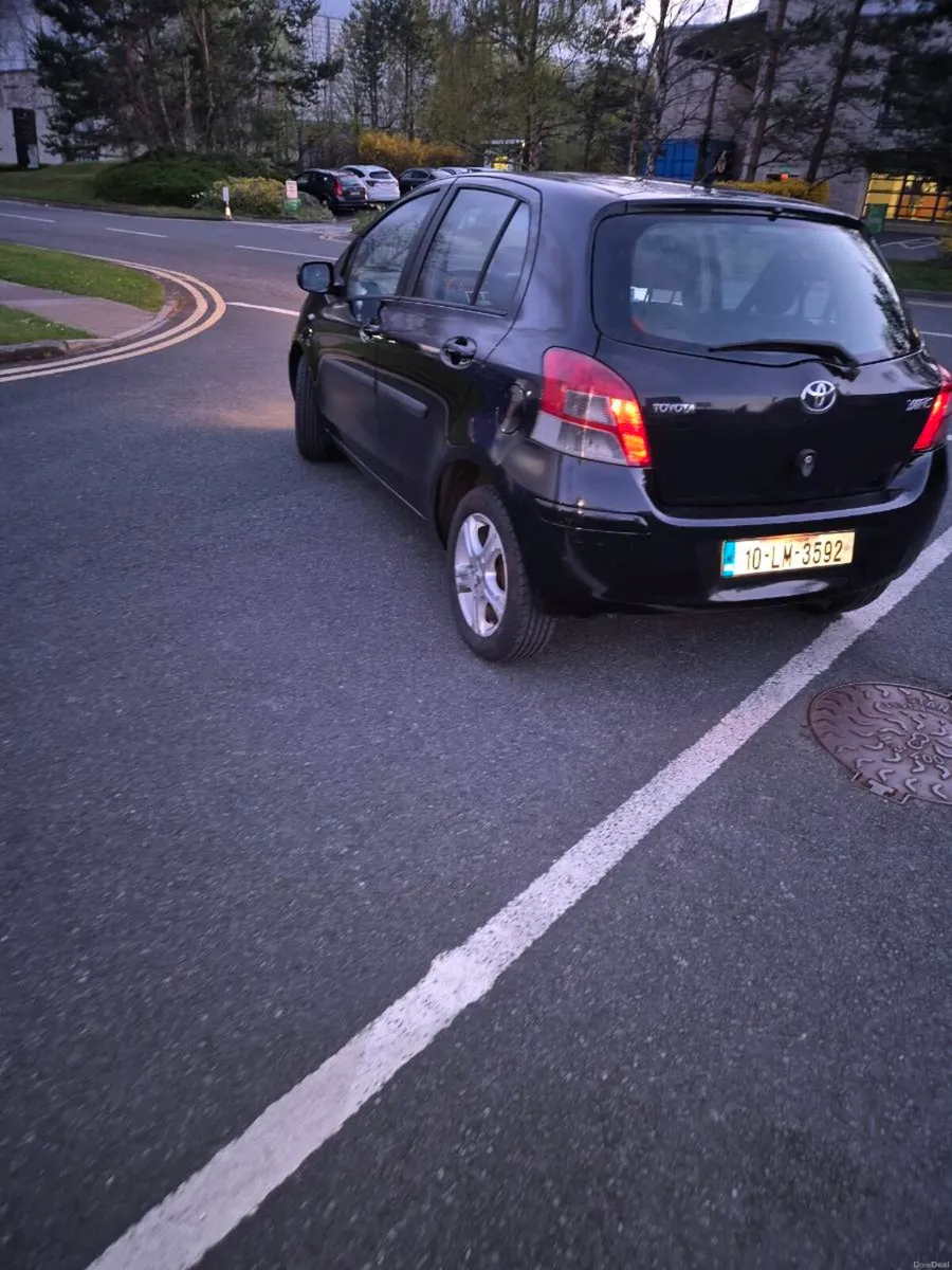 2010 yaris - Image 3