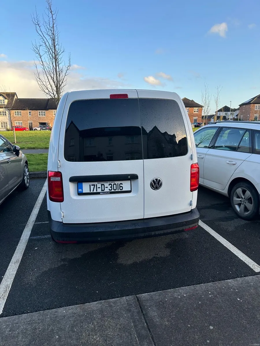 Volkswagen Caddy Maxi Commercial Van - Image 4