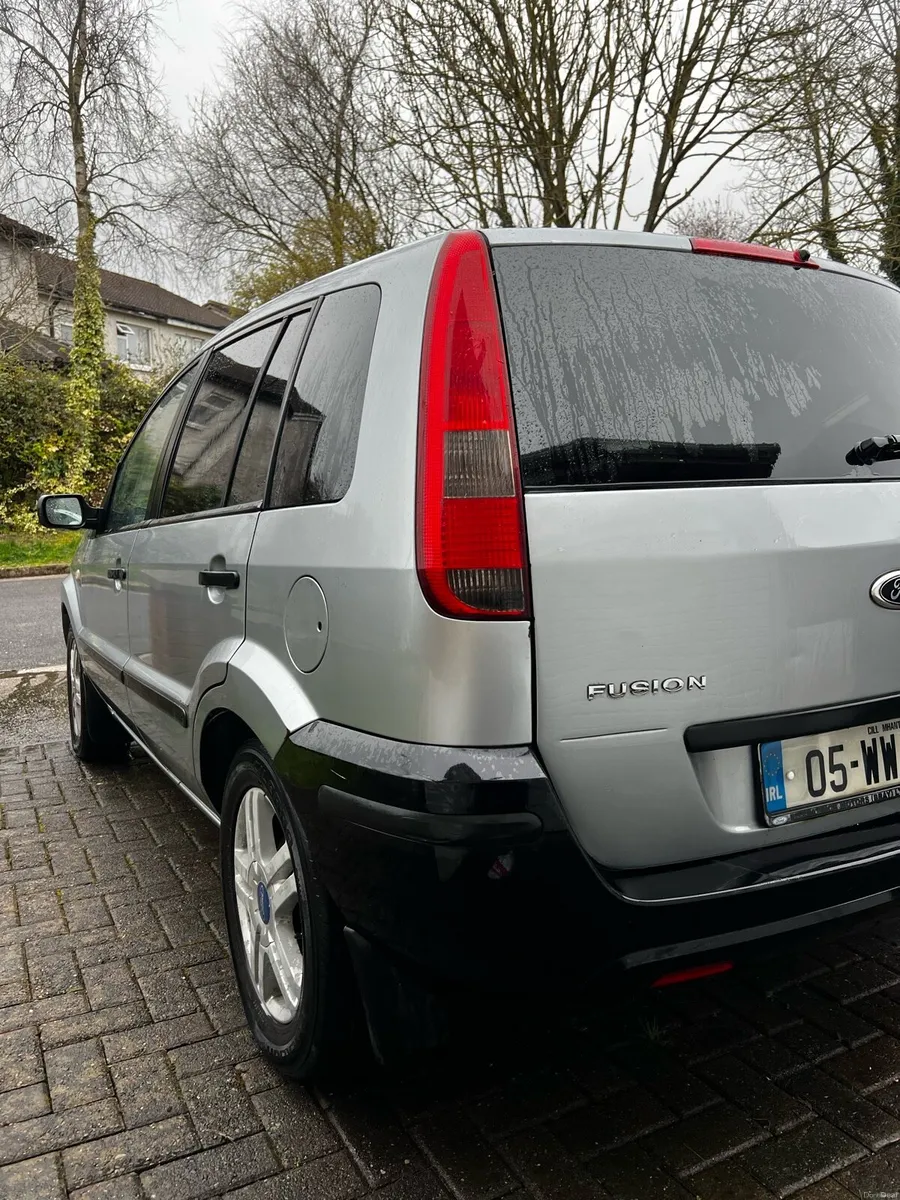 2005 Ford Fusion - Image 3