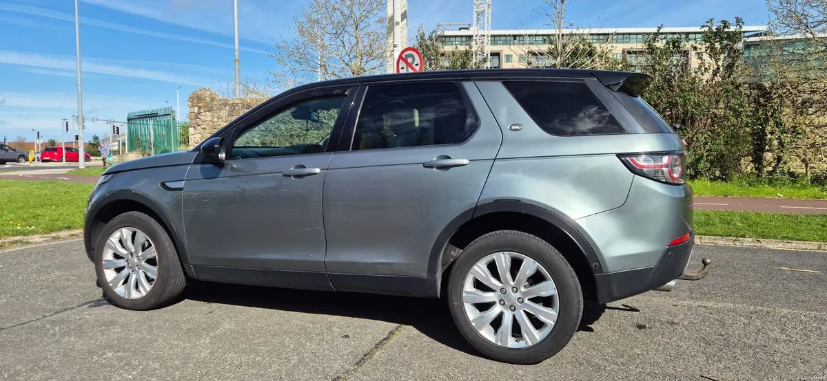 Land Rover Discovery 2015 HSE LUX | 2.2L SD4 7S - Image 4