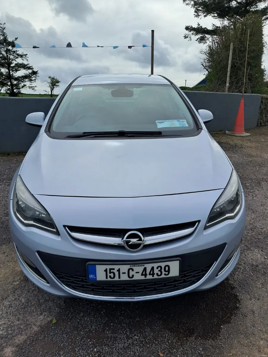 Opel Astra 2015 - Image 1