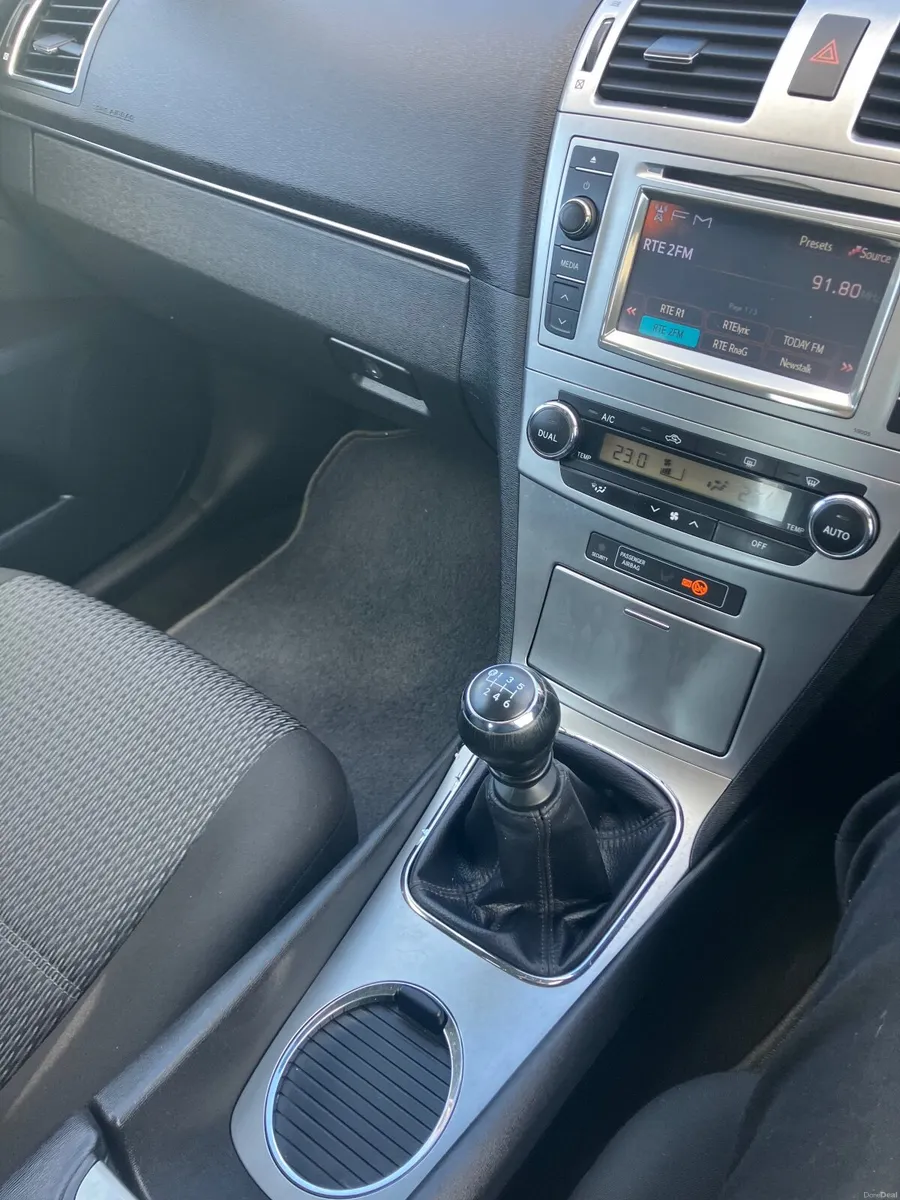 Toyota Avensis 2012 - Image 2