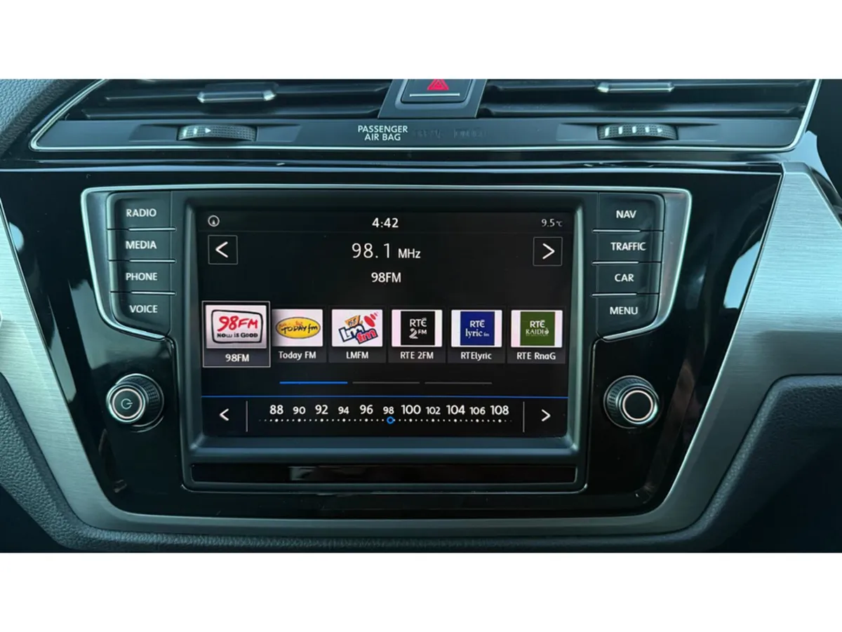 Volkswagen Touran 162 REG // 1.4 TSI // AUTOMATIC - Image 5