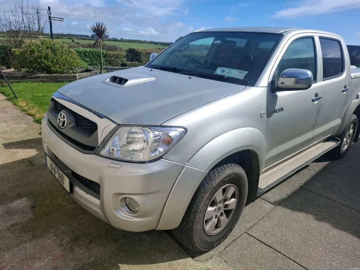 Toyota Hilux 2011 - Image 2