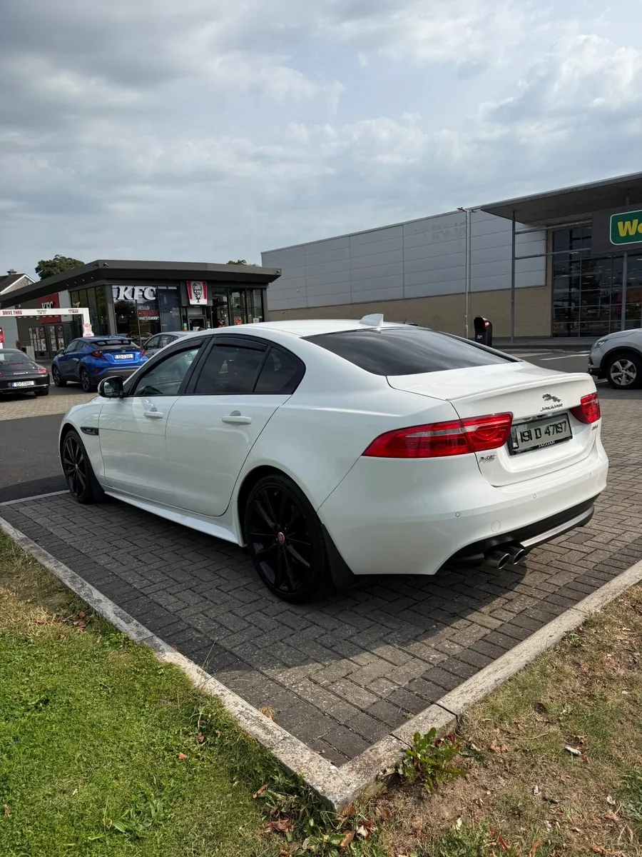 Jaguar XE 2019 - Image 4