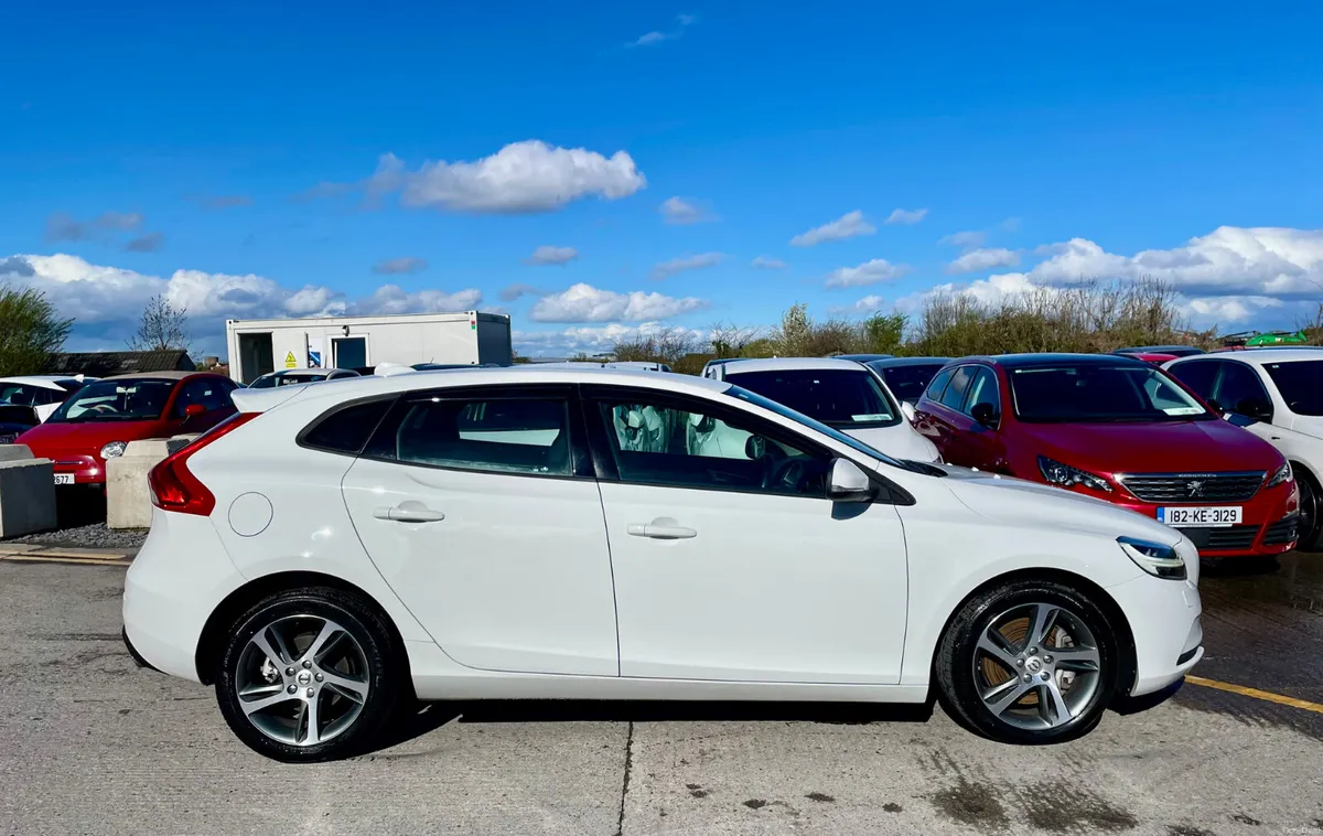 Volvo V40 D4 - 2019 /2.0, DIESEL/ - Image 4