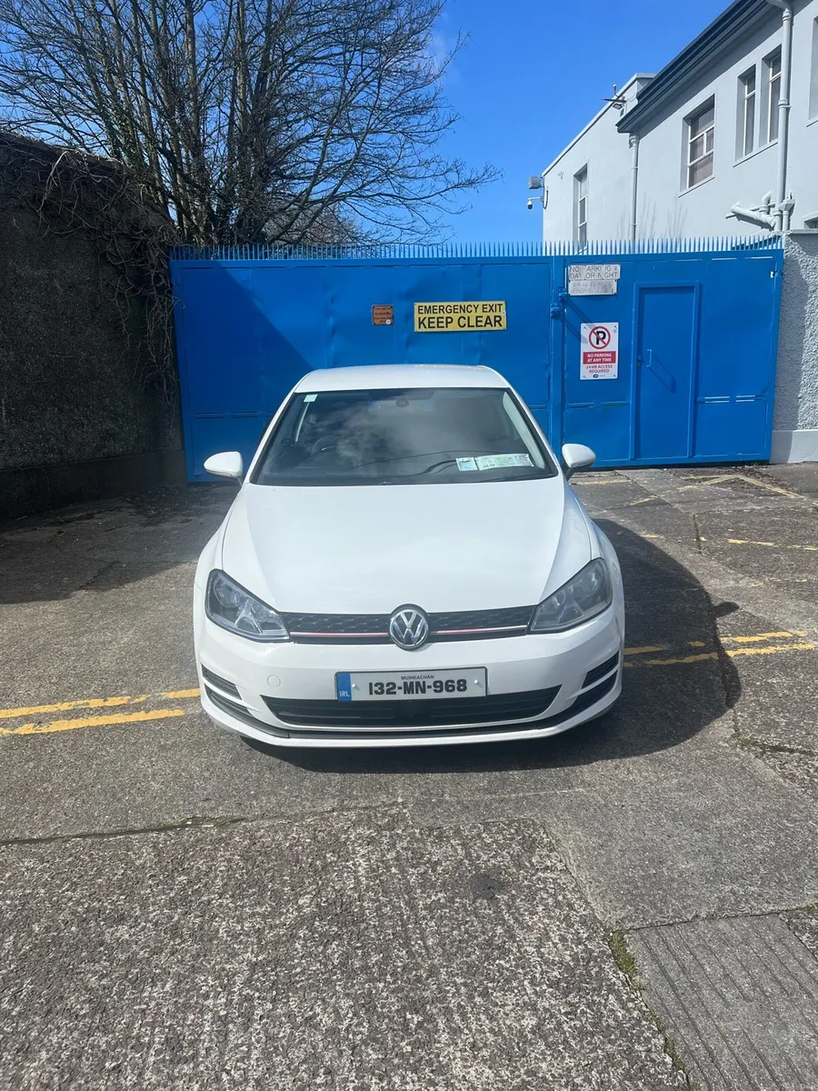 VOLKSWAGEN GOLF 1.6 TDI SE BLUEMOTION - Image 1