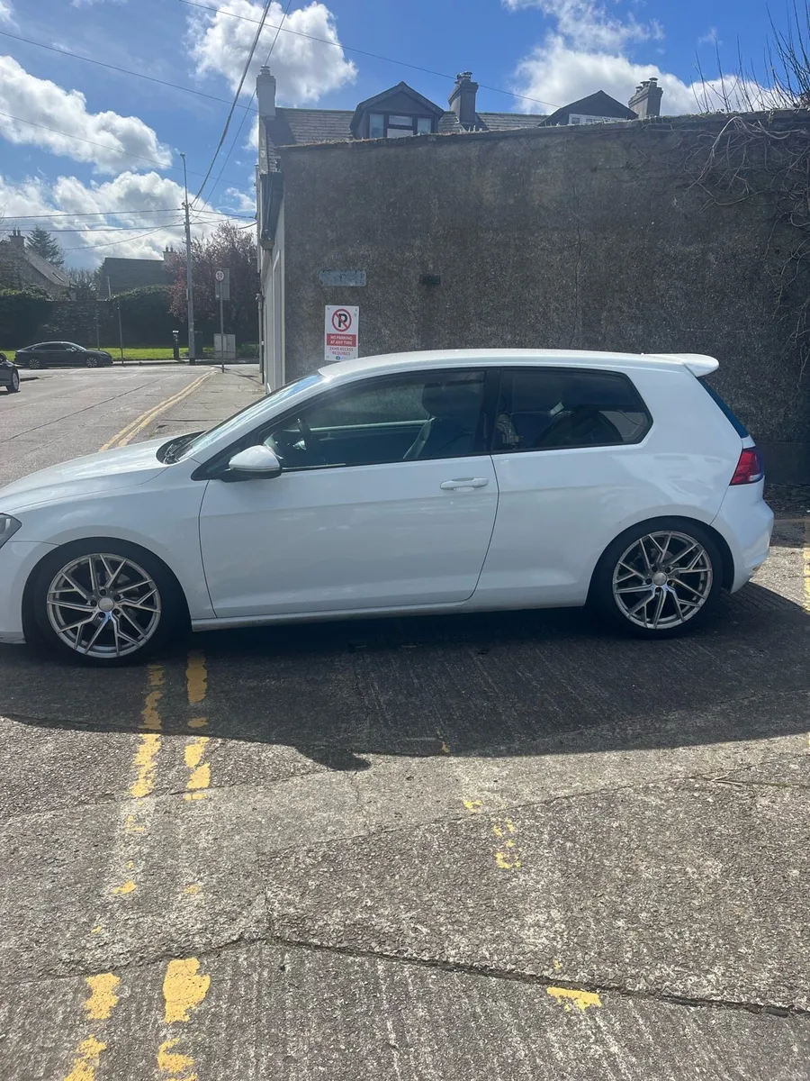 VOLKSWAGEN GOLF 1.6 TDI SE BLUEMOTION - Image 2