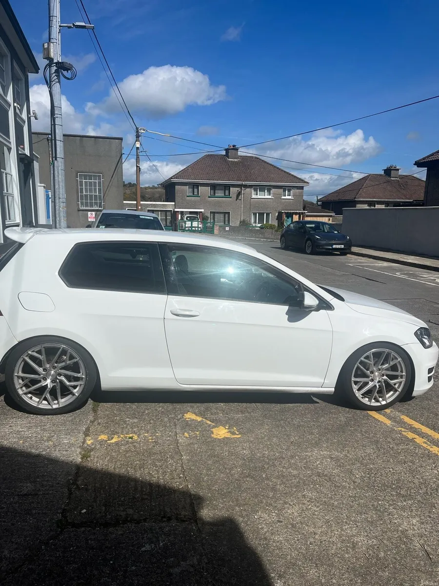 VOLKSWAGEN GOLF 1.6 TDI SE BLUEMOTION - Image 4