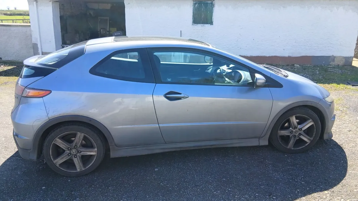 Honda Civic 2009 - Image 1