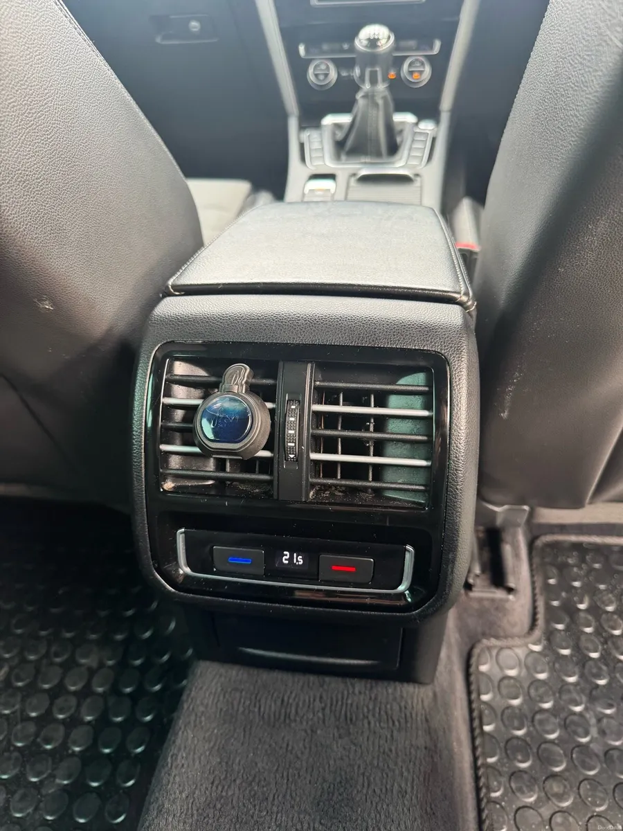 Car - Image 6
