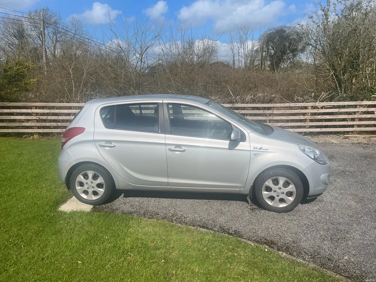 2012 manual Hyundai i20 - Image 2