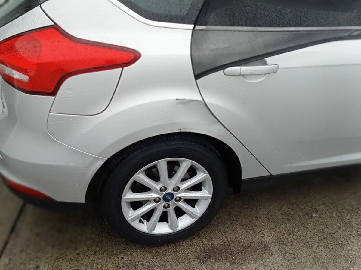 2017 Ford Focus titanium - Image 3