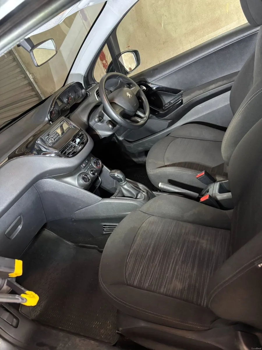 Peugeot 208 2012 - Image 2