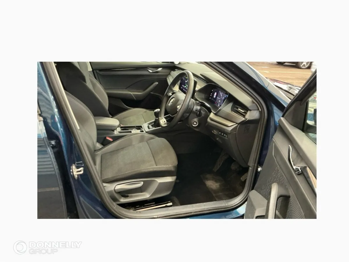 Skoda OCTAVIA Diesel Hatchback SE Technology - Image 2