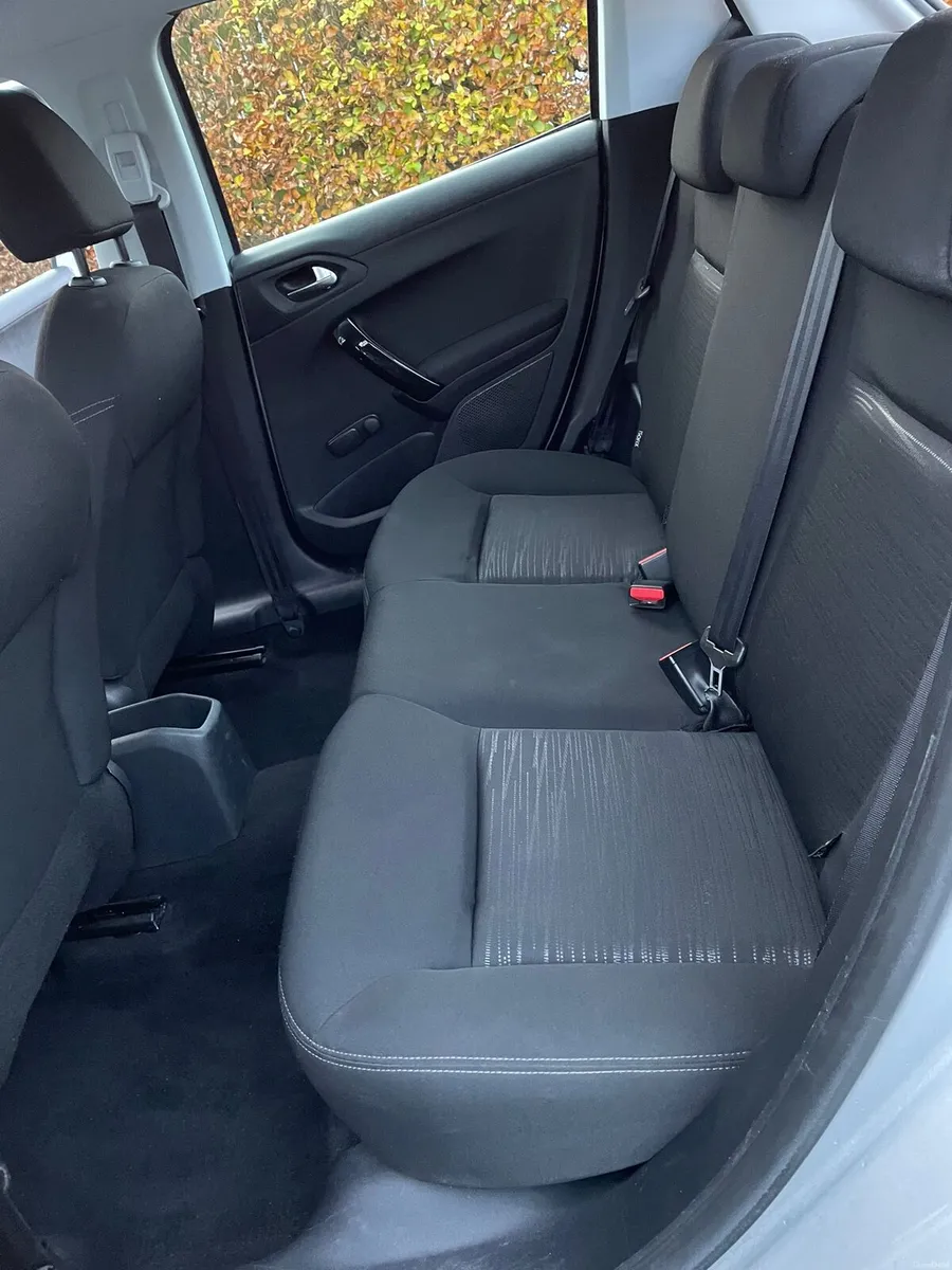 Peugeot 208 , year 2014 , 97300km - Image 4