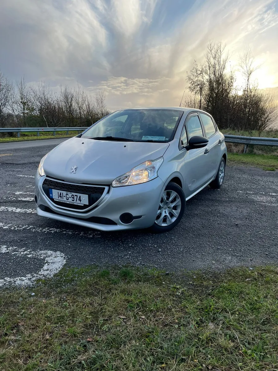 Peugeot 208 , year 2014 , 97300km - Image 1