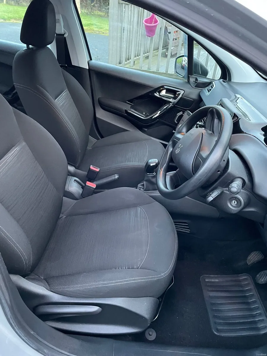 Peugeot 208 , year 2014 , 97300km - Image 2