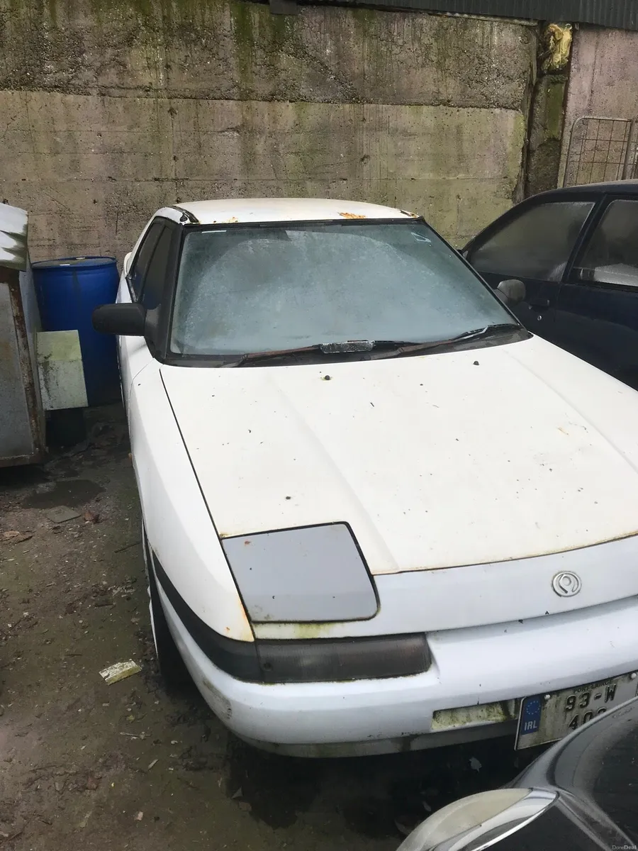 Selection of vintage cars - Image 2