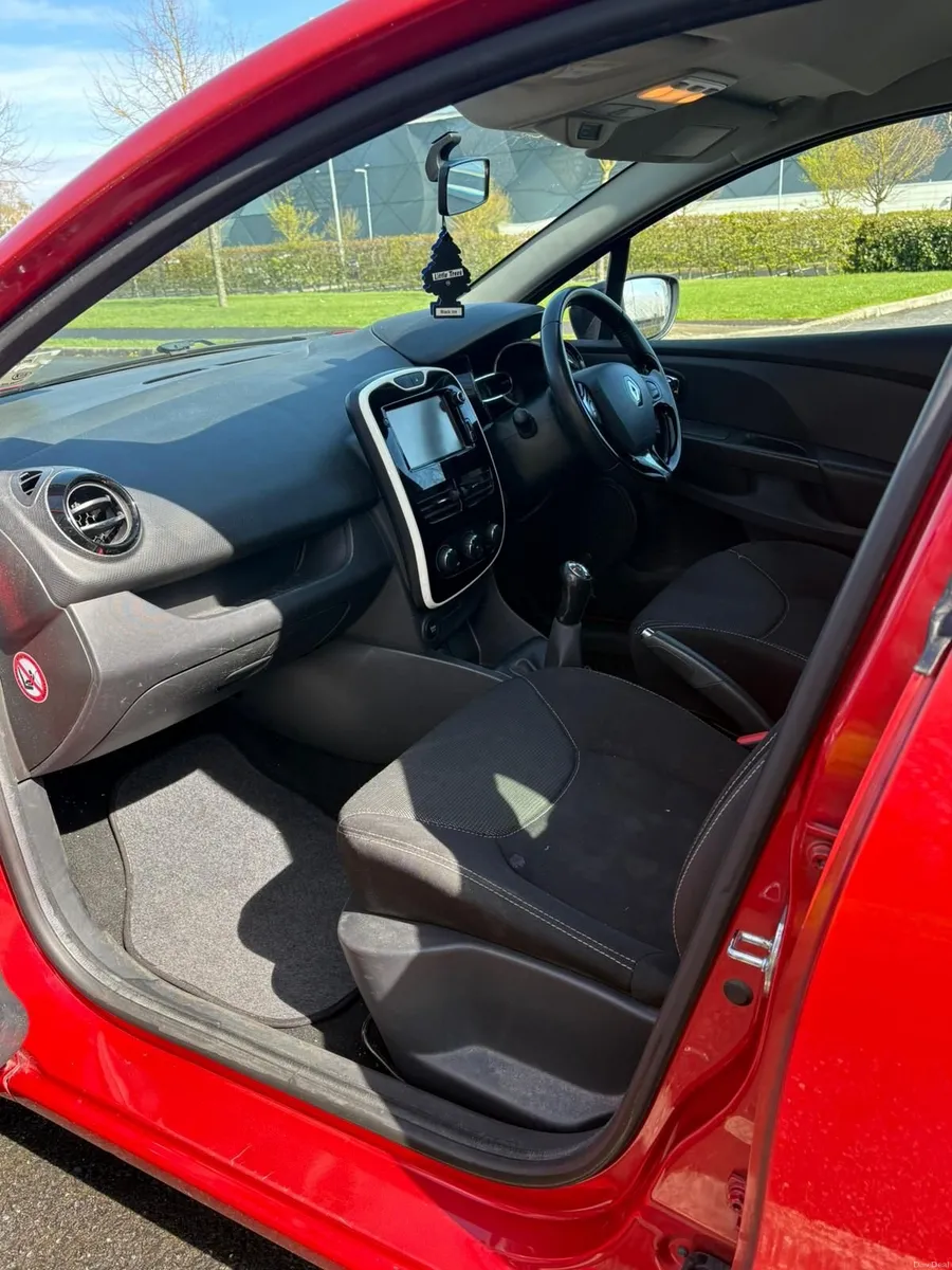 Renault Clio 2015 - Image 2