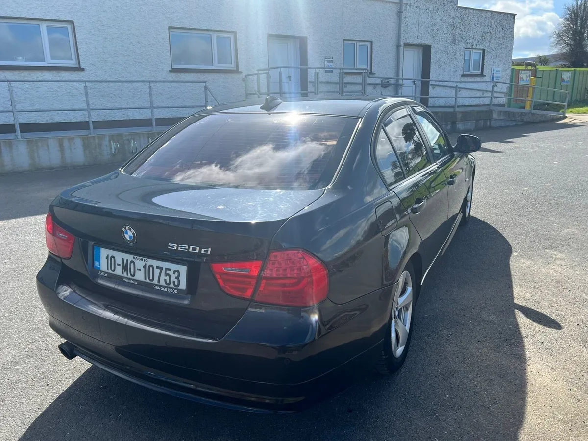 2010 bmw 320D - Image 4