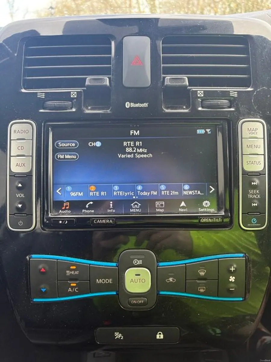 2017 Nissan Leaf - Image 2