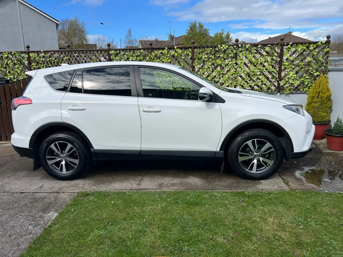 Toyota RAV4 D4D Business Edition TSS - Image 1
