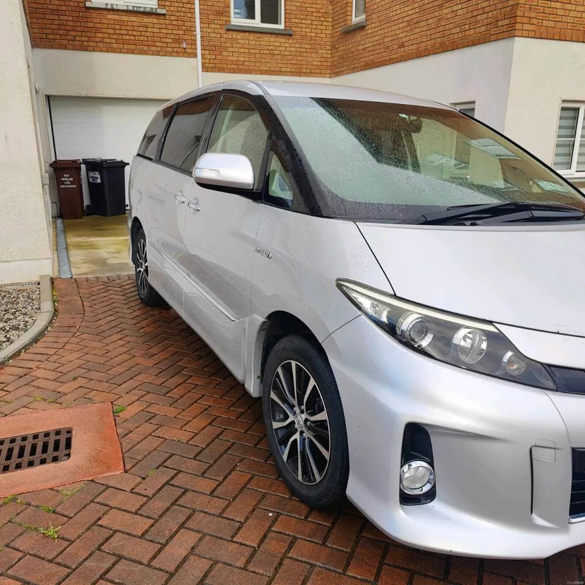 Toyota Estima - Image 2