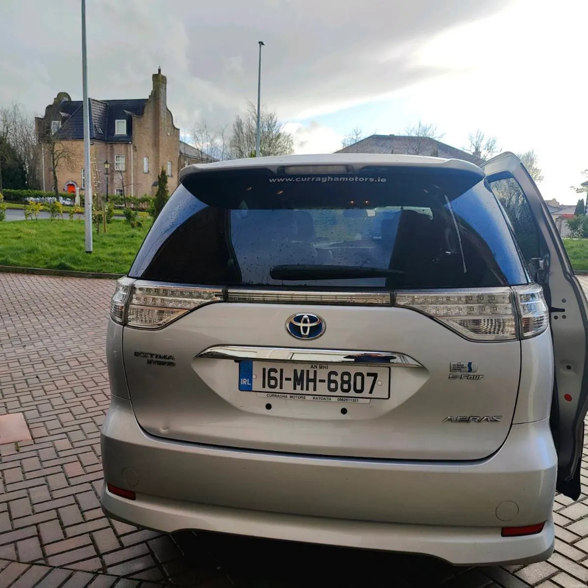 Toyota Estima - Image 4