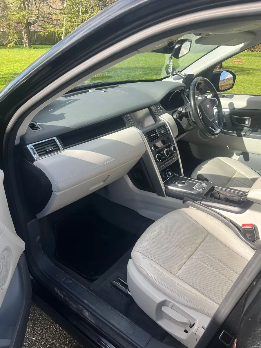 Land Rover Discovery Sport 2018 - Image 4
