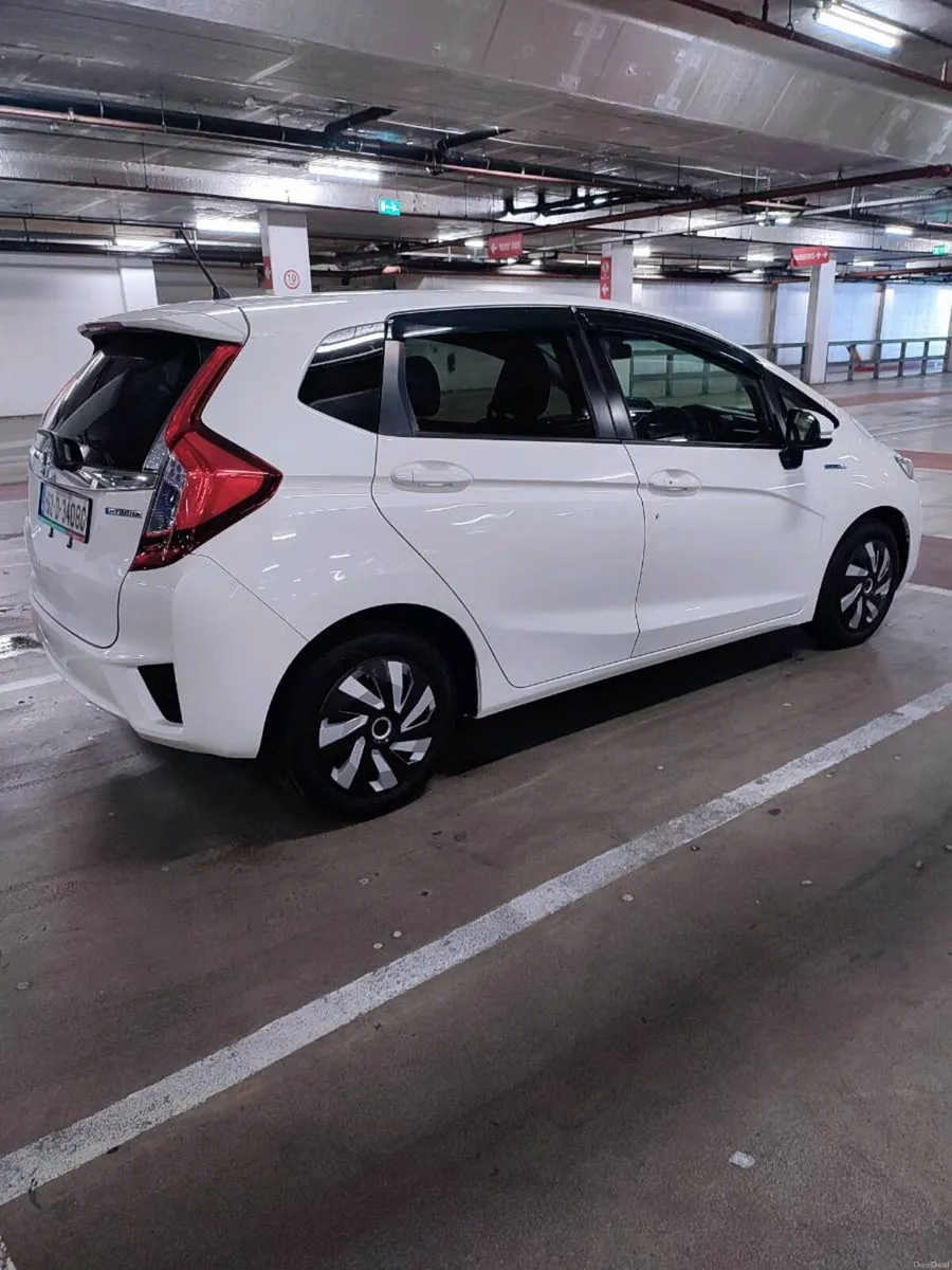 2015 Honda Fit 1.5 Auto Hybrid. Spotless! - Image 4