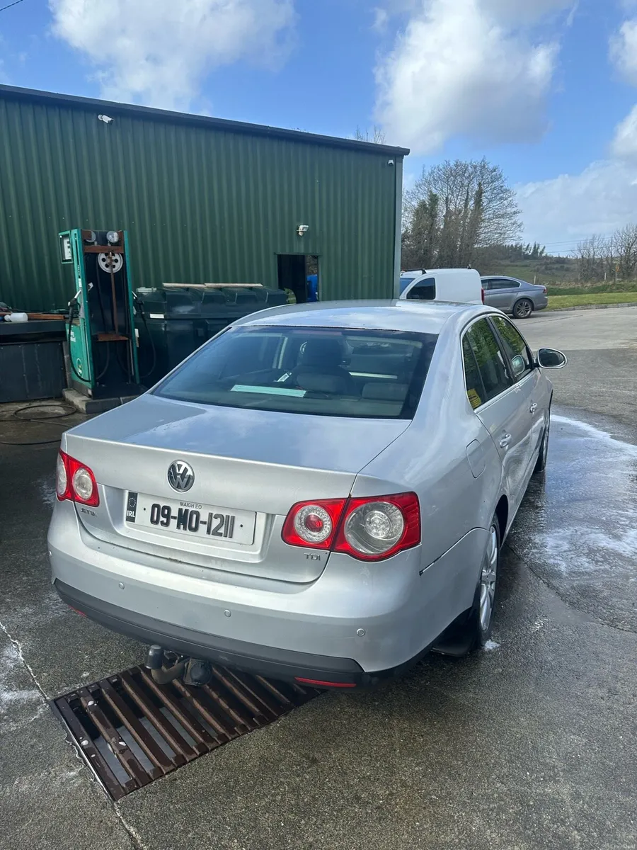 2009 Volkswagen Jetta - Image 3