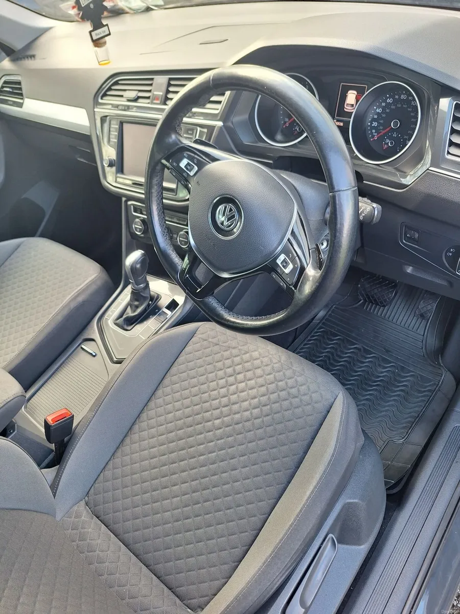 Volkswagen Tiguan 2017 - Image 2