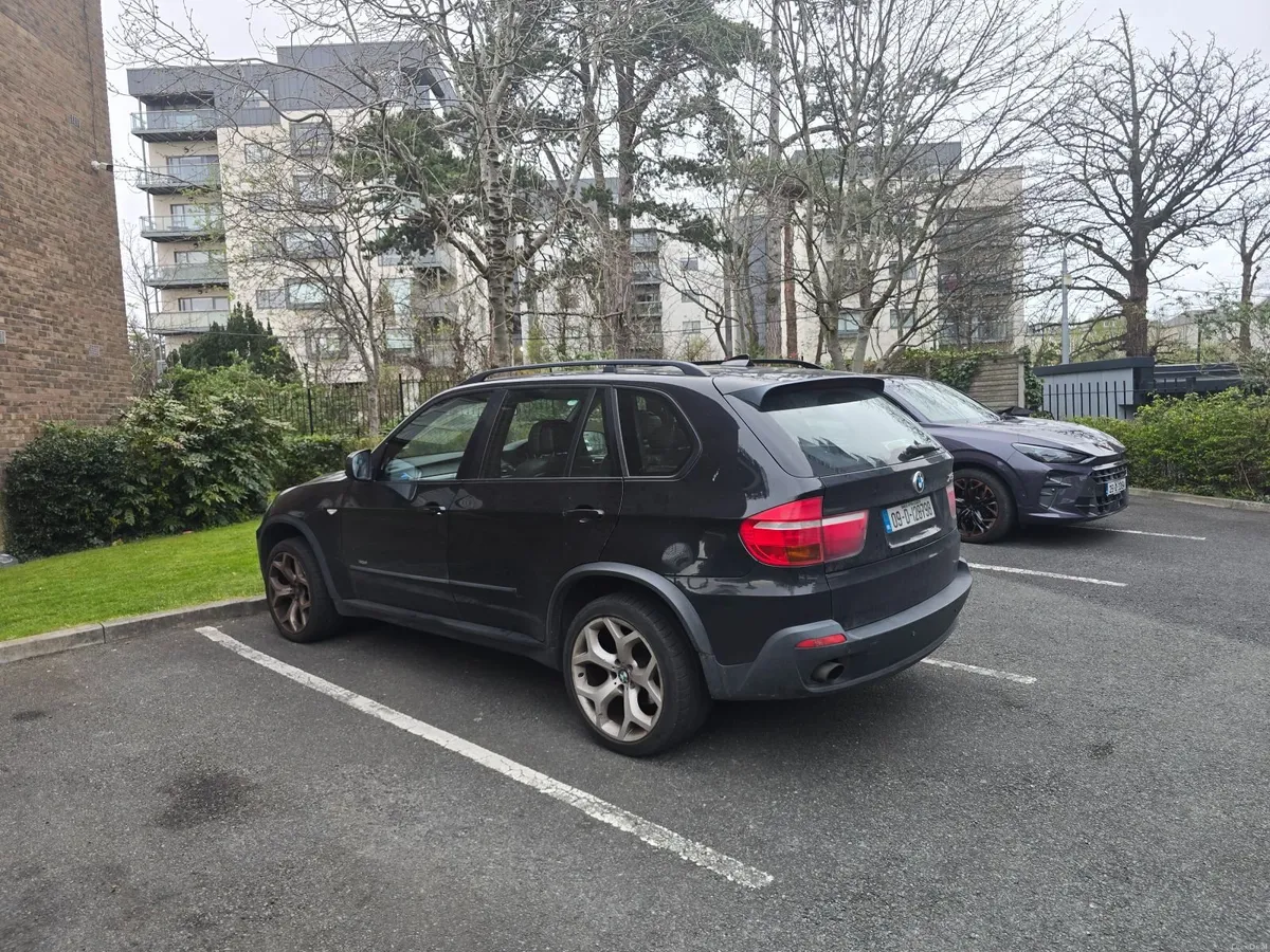 BMW X5 2009 - Image 1