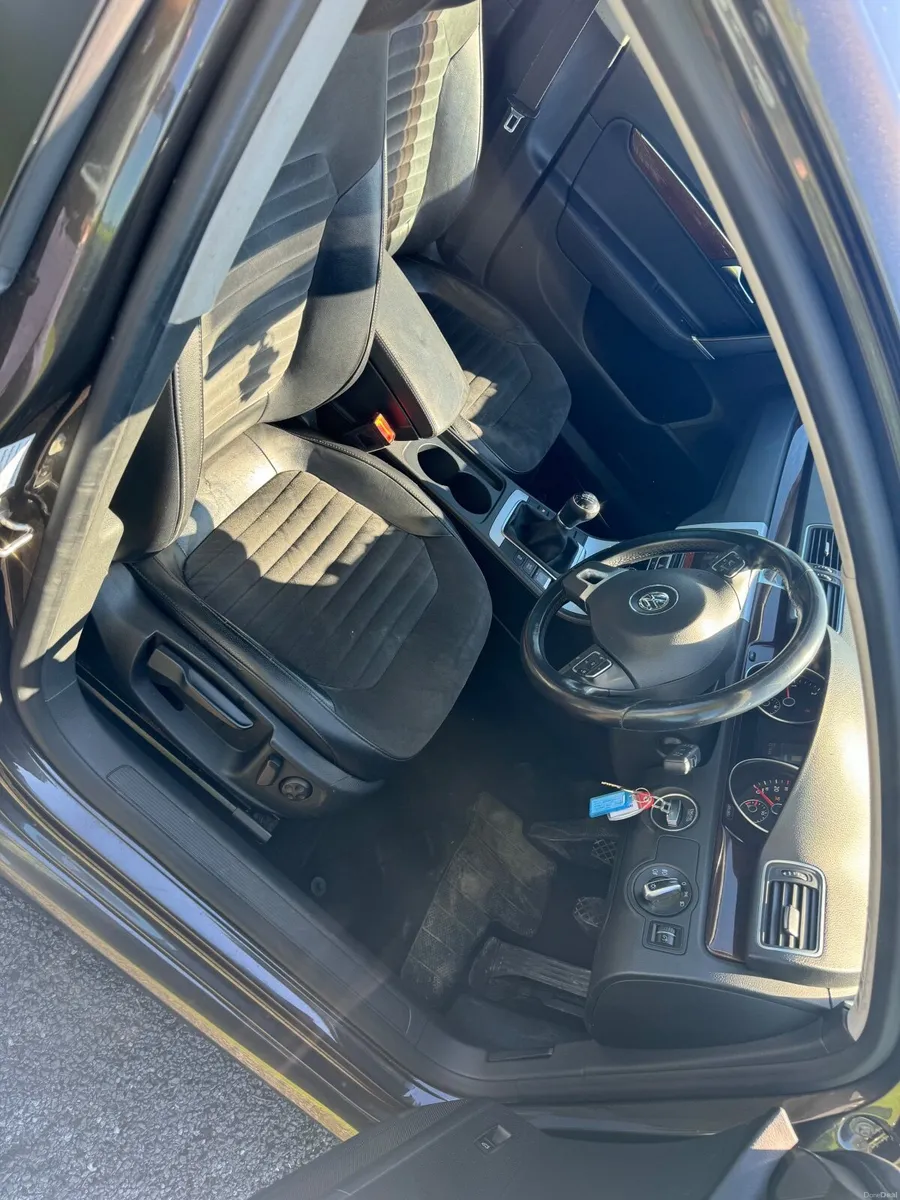 Volkswagen Passat 2014 R-Line - Image 2