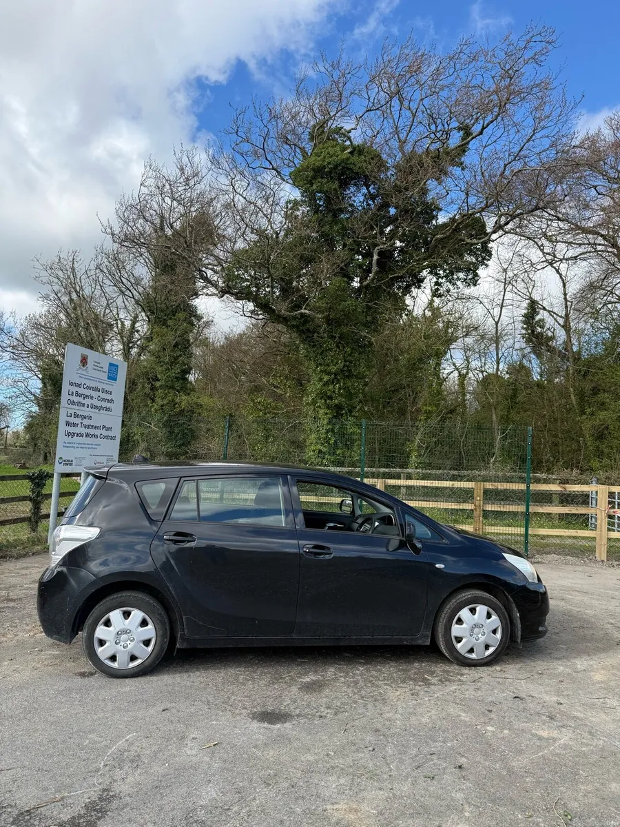 Toyota Corolla verso - Image 2