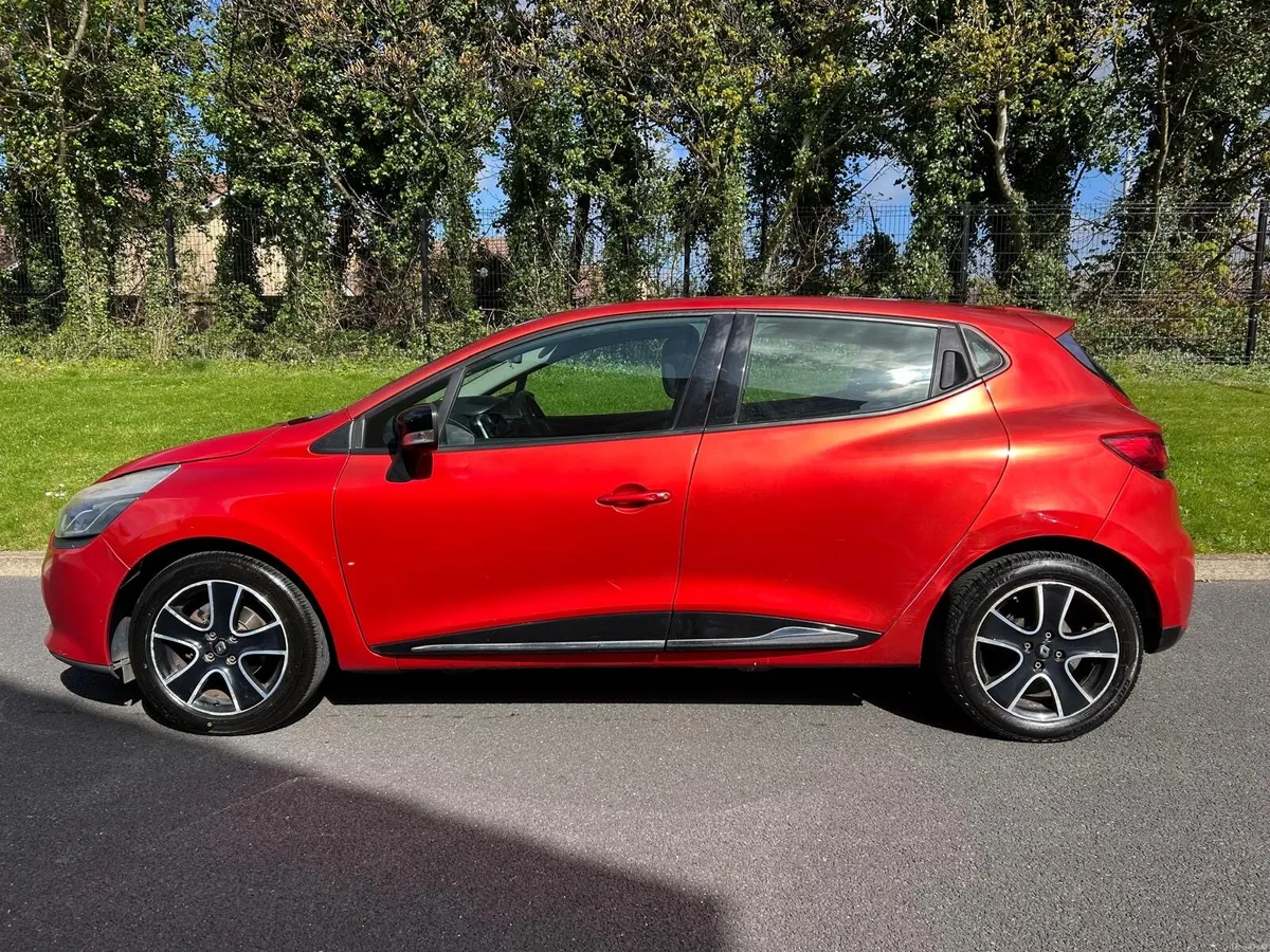 RENAULT CLIO – LOW MILEAGE – GREAT CONDITION - Image 4