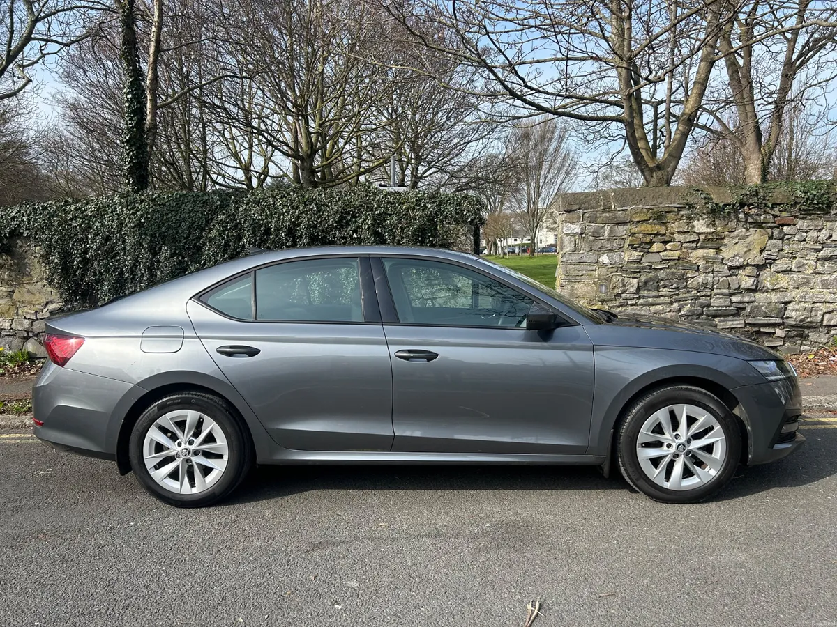 2022 SKODA OCTAIVA AMBITION PARKING CAMERA - Image 4