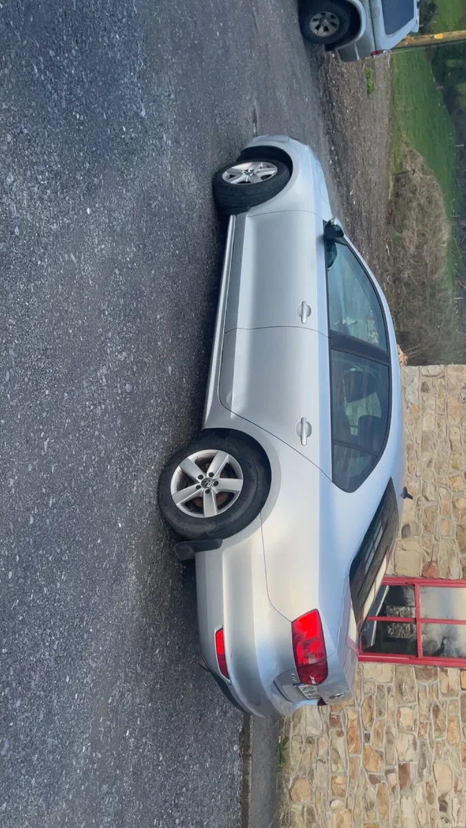 Volkswagen Jetta 2014 - Image 2