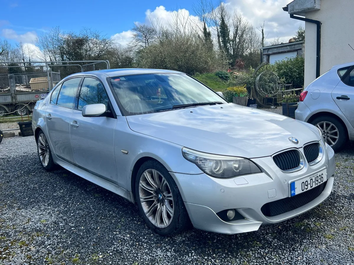 BMW 5-Series 2009 - Image 2