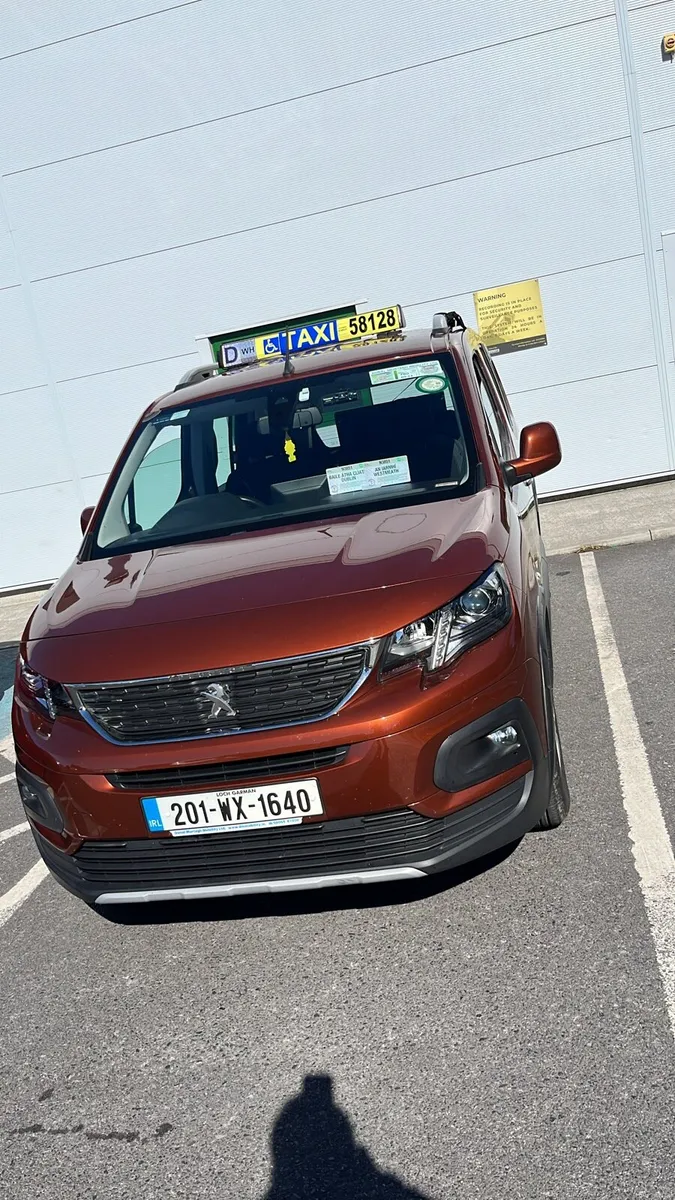 Taxi or private use WAV 7 seaters for sale - Image 1