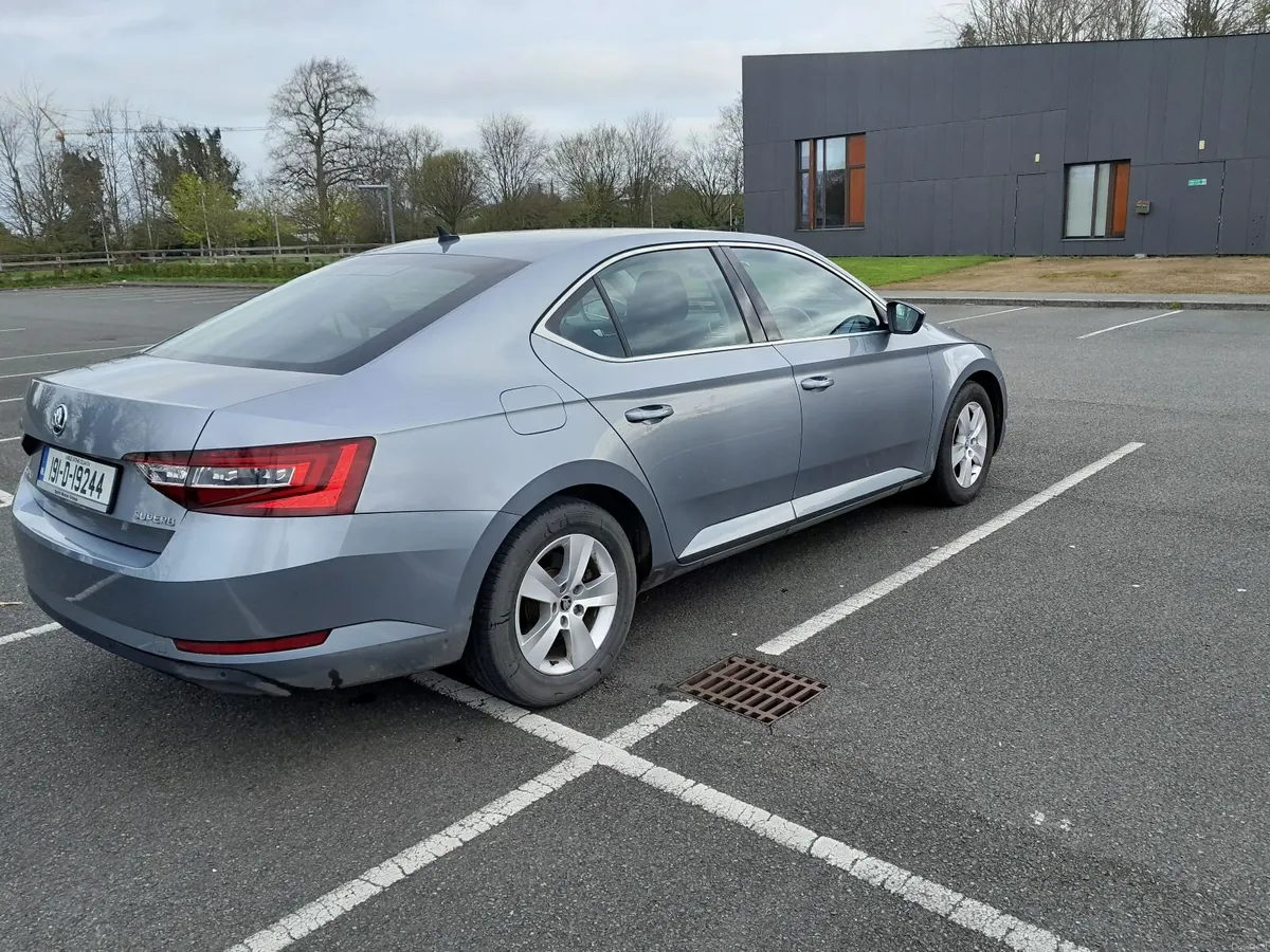 Skoda Superb 2019 2.0TDI - Image 3