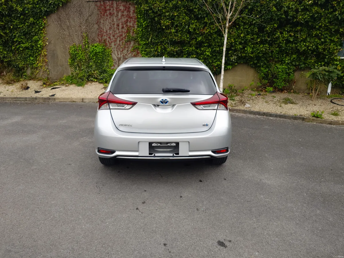 Toyota Auris Hybrid 1.8 - Image 6