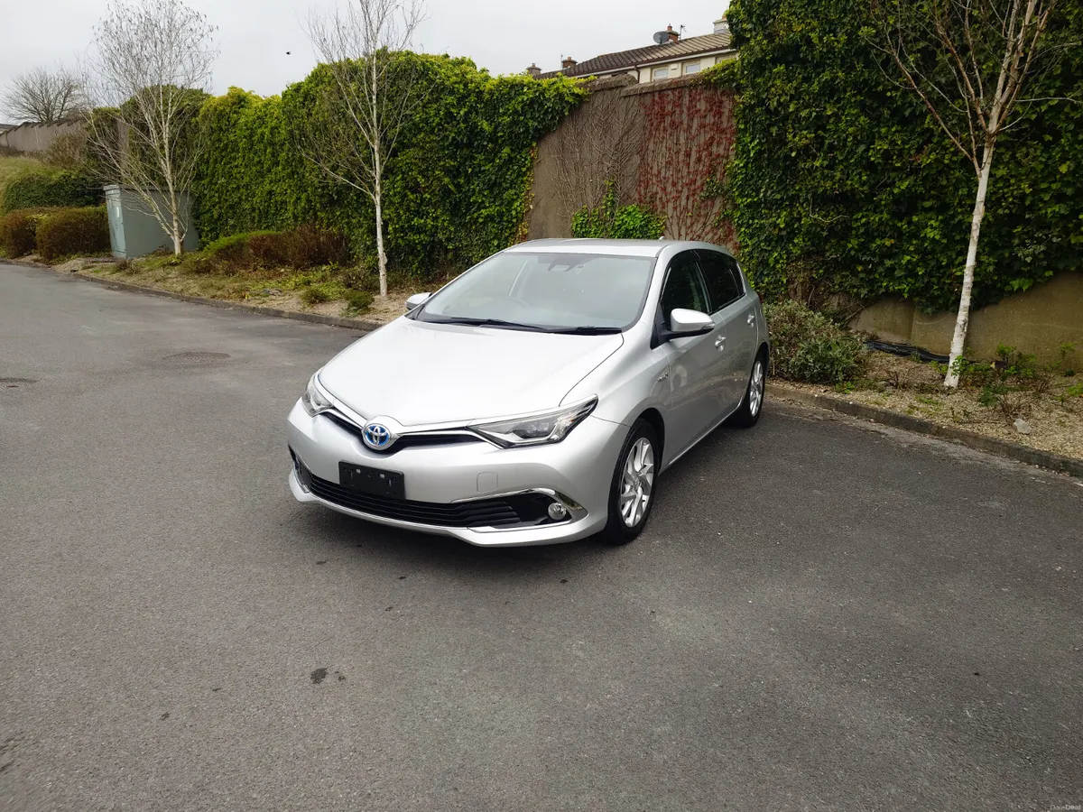 Toyota Auris Hybrid 1.8 - Image 1