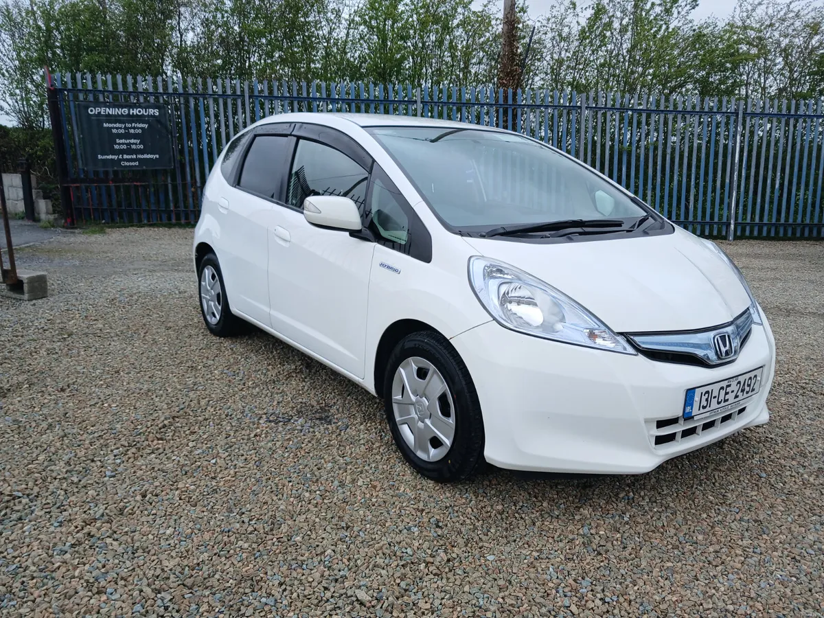 Honda Fit 2013 Automatic Hybrid - Image 4