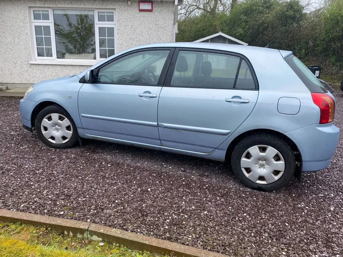 Toyota Corolla 2005 one owner from new .mint - Image 2