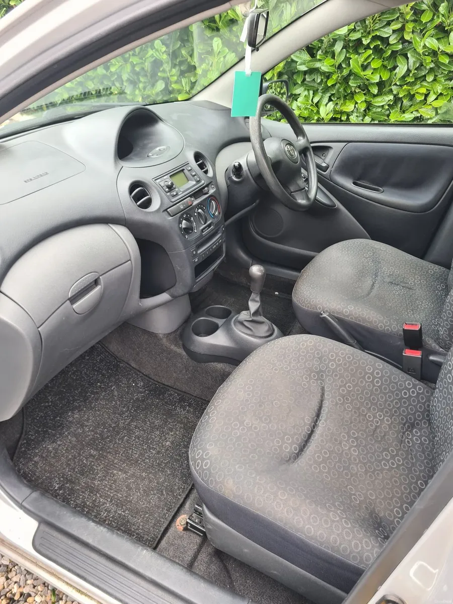 Toyota Yaris 2004 - Image 2