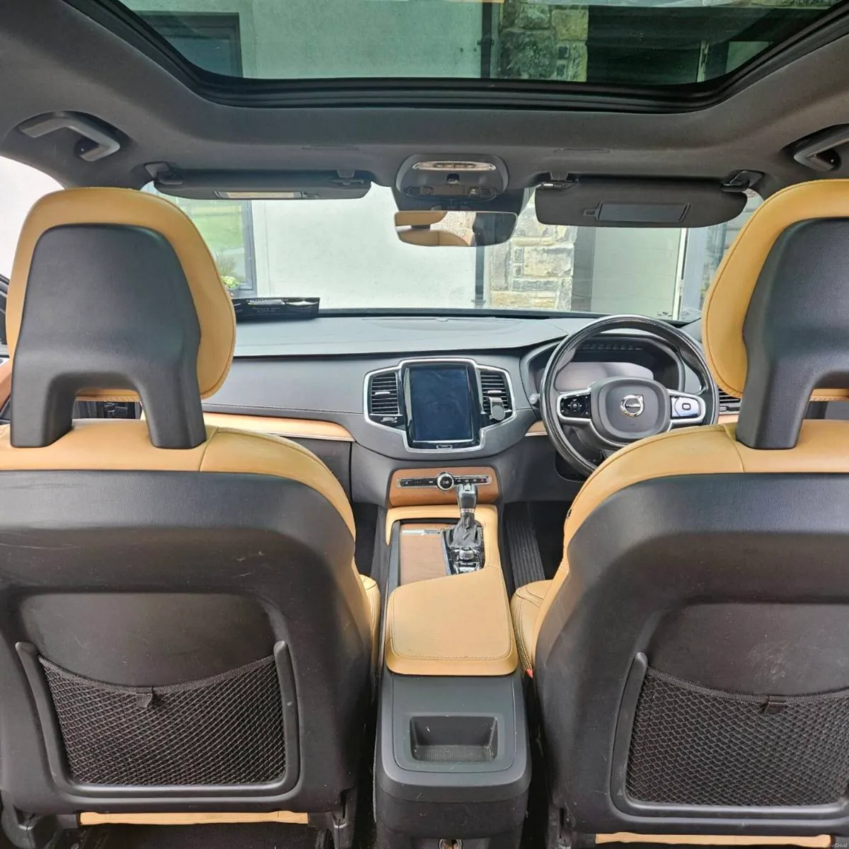 2018 Volvo XC90 D5 INSCRIPTION | PAN ROOF | TAN le - Image 2